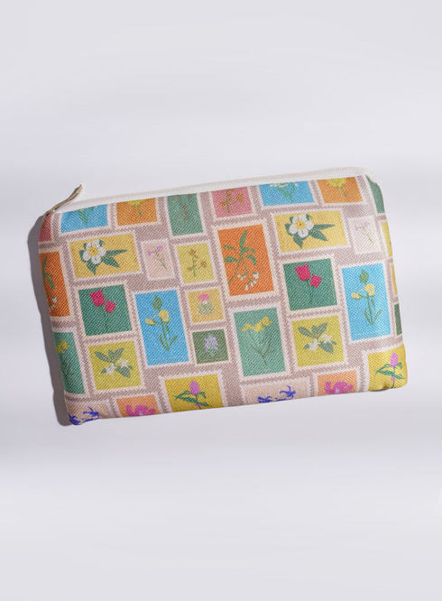 Design 25 Makeup Bag
